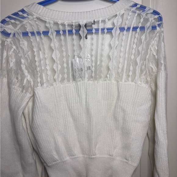 NWT White Wrap Sweater with unique design - Picture 6 of 6